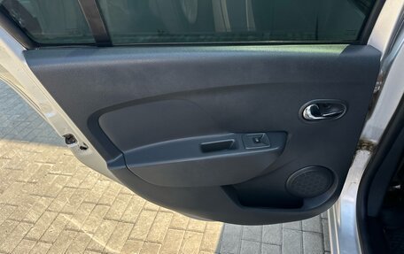 Renault Logan II, 2014 год, 727 000 рублей, 18 фотография