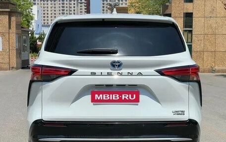 Toyota Sienna, 2021 год, 3 860 690 рублей, 5 фотография