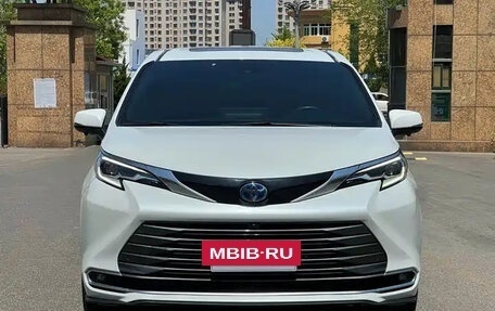 Toyota Sienna, 2021 год, 3 860 690 рублей, 2 фотография
