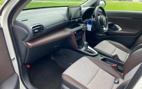 Toyota Yaris Cross, 2022 год, 1 400 000 рублей, 6 фотография