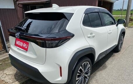 Toyota Yaris Cross, 2022 год, 1 400 000 рублей, 3 фотография