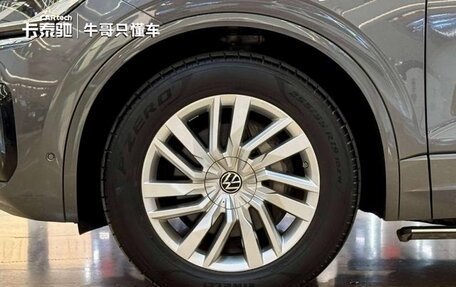 Volkswagen Touareg III, 2022 год, 4 050 000 рублей, 10 фотография