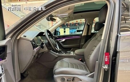 Volkswagen Touareg III, 2022 год, 4 050 000 рублей, 14 фотография
