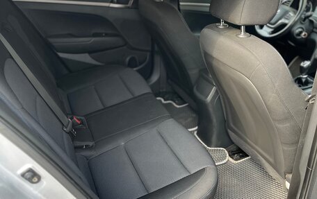 Hyundai Elantra VI рестайлинг, 2017 год, 1 250 000 рублей, 8 фотография