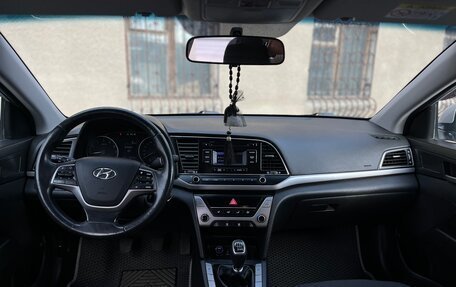 Hyundai Elantra VI рестайлинг, 2017 год, 1 250 000 рублей, 12 фотография