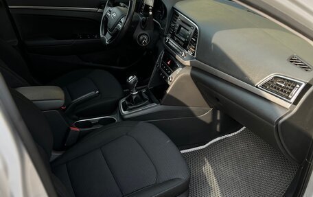 Hyundai Elantra VI рестайлинг, 2017 год, 1 250 000 рублей, 9 фотография
