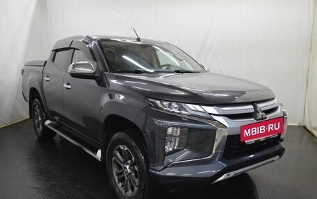 Mitsubishi L200 IV рестайлинг, 2019 год, 2 825 000 рублей, 3 фотография