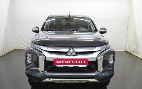 Mitsubishi L200 IV рестайлинг, 2019 год, 2 825 000 рублей, 2 фотография