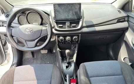 Toyota Yaris XP150 рестайлинг, 2021 год, 1 120 000 рублей, 6 фотография