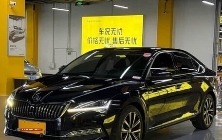 Skoda Superb III рестайлинг, 2022 год, 1 720 000 рублей, 1 фотография