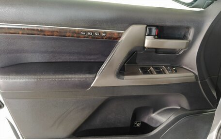 Toyota Land Cruiser 200, 2011 год, 2 590 000 рублей, 18 фотография