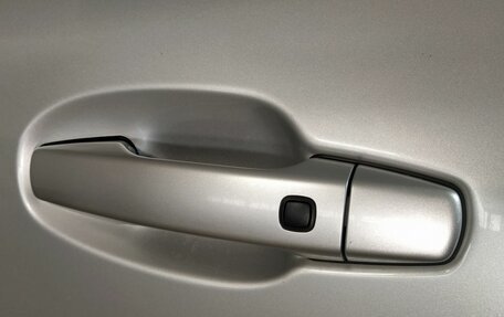 Toyota Land Cruiser 200, 2011 год, 2 590 000 рублей, 30 фотография