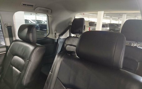 Toyota Land Cruiser 200, 2011 год, 2 590 000 рублей, 26 фотография