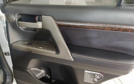 Toyota Land Cruiser 200, 2011 год, 2 590 000 рублей, 23 фотография