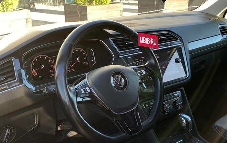 Volkswagen Tiguan II, 2018 год, 2 349 000 рублей, 3 фотография