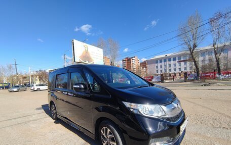 Honda Stepwgn IV, 2017 год, 1 810 000 рублей, 3 фотография