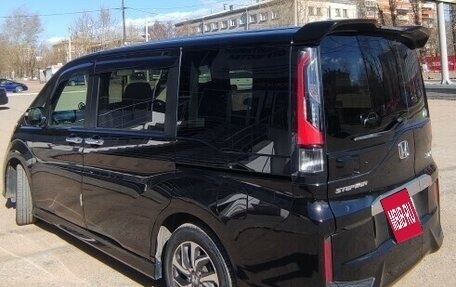 Honda Stepwgn IV, 2017 год, 1 810 000 рублей, 2 фотография