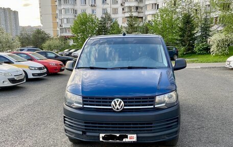 Volkswagen Caravelle T6 рестайлинг, 2018 год, 2 100 000 рублей, 1 фотография