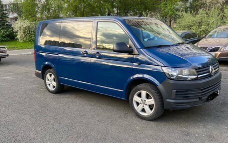 Volkswagen Caravelle T6 рестайлинг, 2018 год, 2 100 000 рублей, 2 фотография