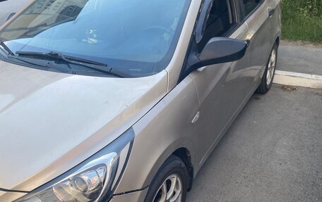 Hyundai Solaris II рестайлинг, 2011 год, 660 000 рублей, 3 фотография