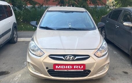 Hyundai Solaris II рестайлинг, 2011 год, 660 000 рублей, 2 фотография