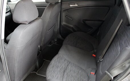 Hyundai Solaris II рестайлинг, 2015 год, 1 199 000 рублей, 23 фотография