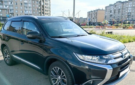 Mitsubishi Outlander III рестайлинг 3, 2016 год, 1 500 000 рублей, 3 фотография