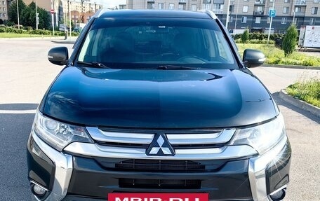 Mitsubishi Outlander III рестайлинг 3, 2016 год, 1 500 000 рублей, 2 фотография