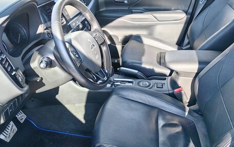 Mitsubishi Outlander III рестайлинг 3, 2016 год, 1 500 000 рублей, 9 фотография