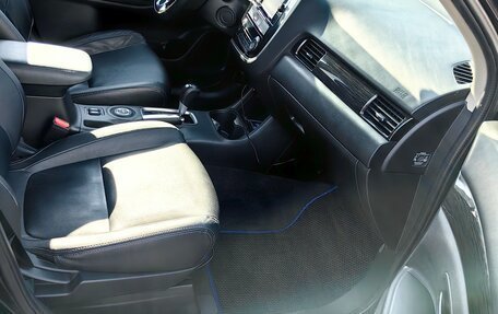 Mitsubishi Outlander III рестайлинг 3, 2016 год, 1 500 000 рублей, 13 фотография