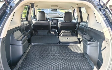 Mitsubishi Outlander III рестайлинг 3, 2016 год, 1 500 000 рублей, 14 фотография