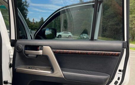 Toyota Land Cruiser 200, 2011 год, 2 780 000 рублей, 14 фотография