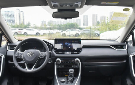 Toyota RAV4, 2024 год, 3 520 000 рублей, 12 фотография