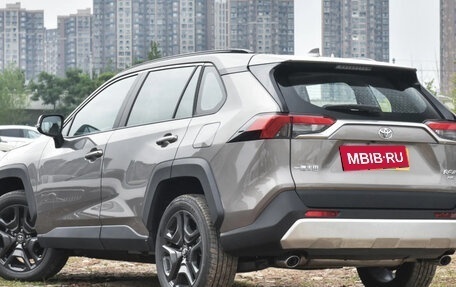Toyota RAV4, 2024 год, 3 520 000 рублей, 7 фотография