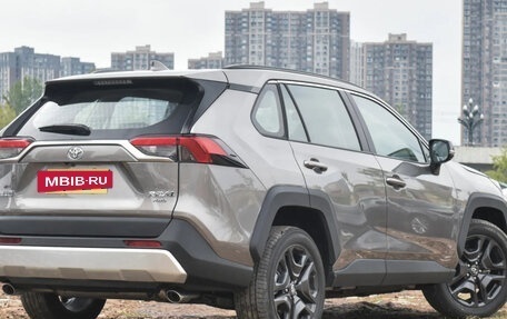 Toyota RAV4, 2024 год, 3 520 000 рублей, 8 фотография