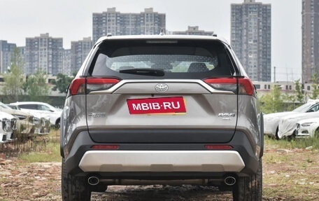 Toyota RAV4, 2024 год, 3 520 000 рублей, 9 фотография