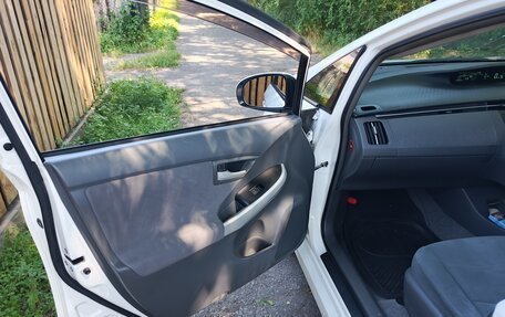 Toyota Prius, 2011 год, 1 200 000 рублей, 6 фотография