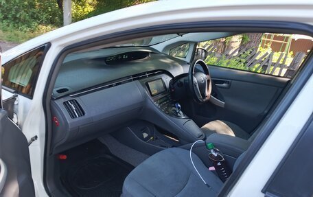 Toyota Prius, 2011 год, 1 200 000 рублей, 14 фотография