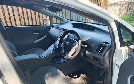 Toyota Prius, 2011 год, 1 200 000 рублей, 10 фотография