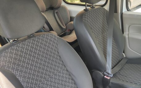 Renault Kangoo II рестайлинг, 2010 год, 650 000 рублей, 21 фотография
