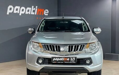 Mitsubishi L200 IV рестайлинг, 2015 год, 2 050 000 рублей, 2 фотография