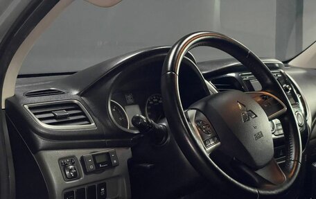 Mitsubishi L200 IV рестайлинг, 2015 год, 2 050 000 рублей, 7 фотография