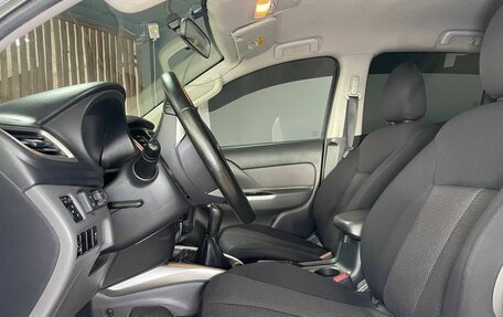Mitsubishi L200 IV рестайлинг, 2015 год, 2 050 000 рублей, 6 фотография