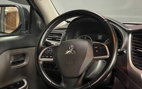Mitsubishi L200 IV рестайлинг, 2015 год, 2 050 000 рублей, 15 фотография