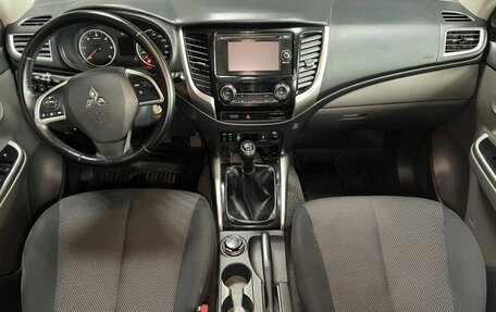 Mitsubishi L200 IV рестайлинг, 2015 год, 2 050 000 рублей, 17 фотография