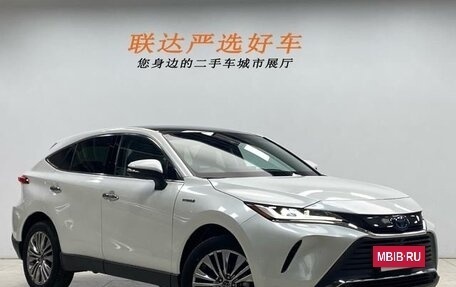 Toyota Harrier, 2021 год, 3 820 000 рублей, 3 фотография