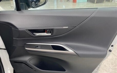 Toyota Harrier, 2021 год, 3 820 000 рублей, 17 фотография