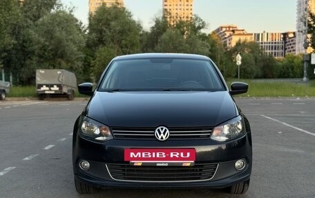 Volkswagen Polo VI (EU Market), 2012 год, 950 000 рублей, 2 фотография