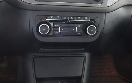 Volkswagen Tiguan I, 2012 год, 1 379 990 рублей, 10 фотография