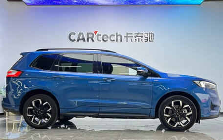 Ford Edge II рестайлинг, 2022 год, 2 100 000 рублей, 3 фотография